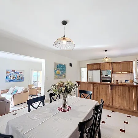 13 Oliviers Couchers De Soleil Holiday home *