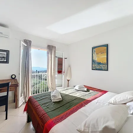 Holiday home 13 Oliviers Couchers De Soleil