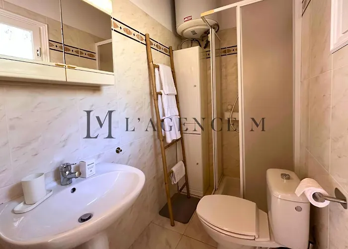 13 Oliviers Couchers De Soleil 度假居 *