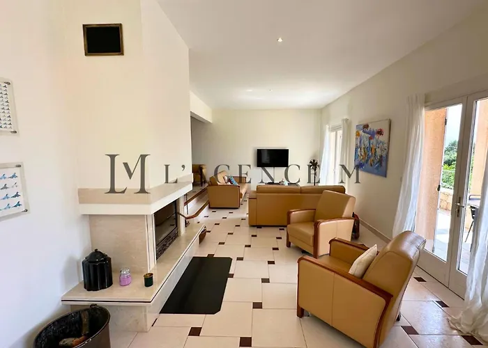 13 Oliviers Couchers De Soleil 度假居